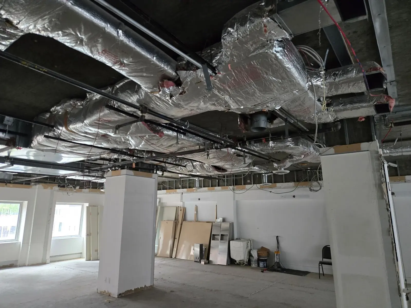 Exposed ceiling services and structure in a commercial floor plate stripped for fit-out, documented by Alturascope
