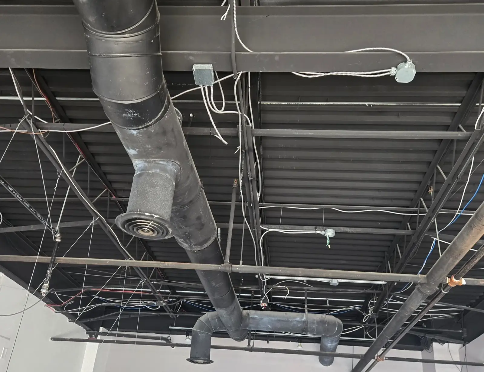 Ductwork, conduit and structural deck above the ceiling line, documented on a UK above-ceiling MEP survey